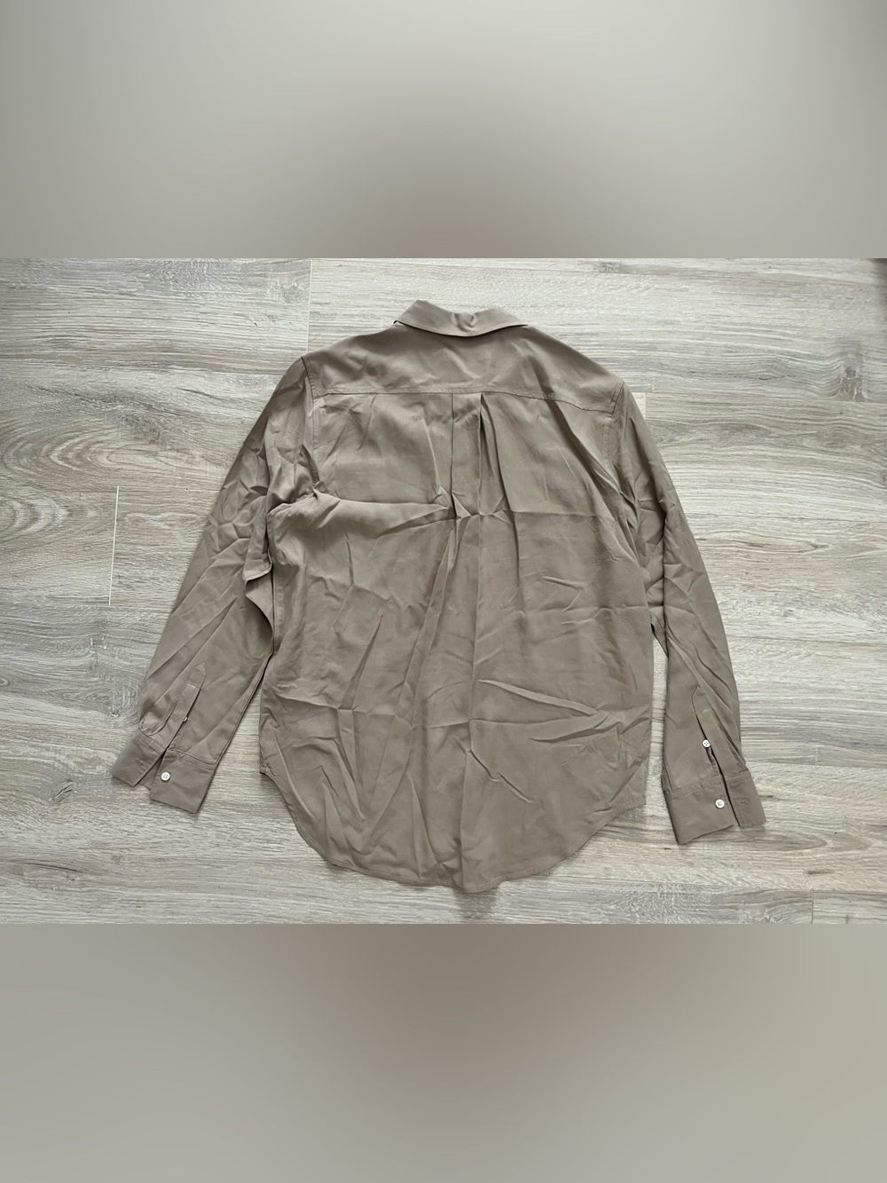 Everlane Women’s The Must-Have Shirt IN Washable Silk Burnt Sugar - Size 4 - Picture 7 of 7